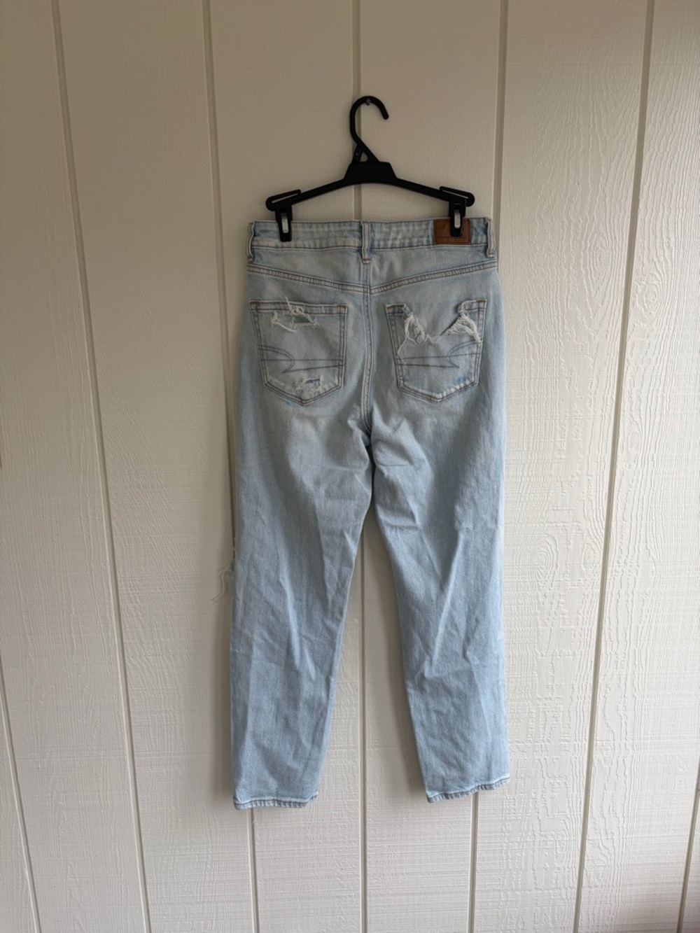 American Eagle Outfitters Light Wash Ripped Denim Jeans - Picture 2 of 4